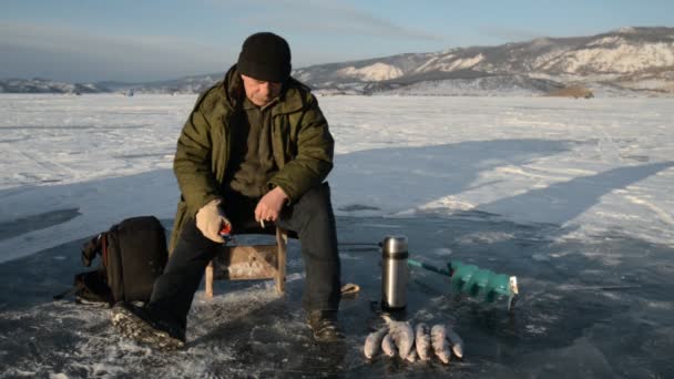 Fisherman is a man in winter fishing. — Stock Footage Fisherman is a man in winter fishing. Stock Video