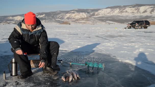 Fisherman is a man in winter fishing. — Stock Footage Fisherman is a man in winter fishing. Royalty Free Stock Video