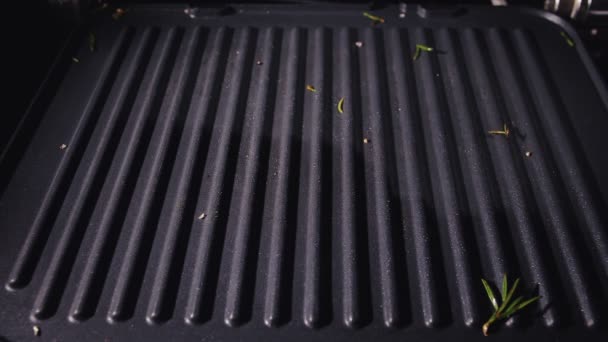 Izgaraya nefis sulu biftek fırlatma. Az pişmiş rosto pişir. Elektrikli