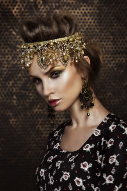 genç kadın süslemeleri