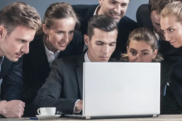 Business people using laptop — Stock Photo, Image