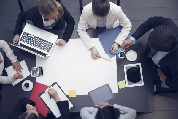 Lieu de travail professionnel avec des personnes — Photo