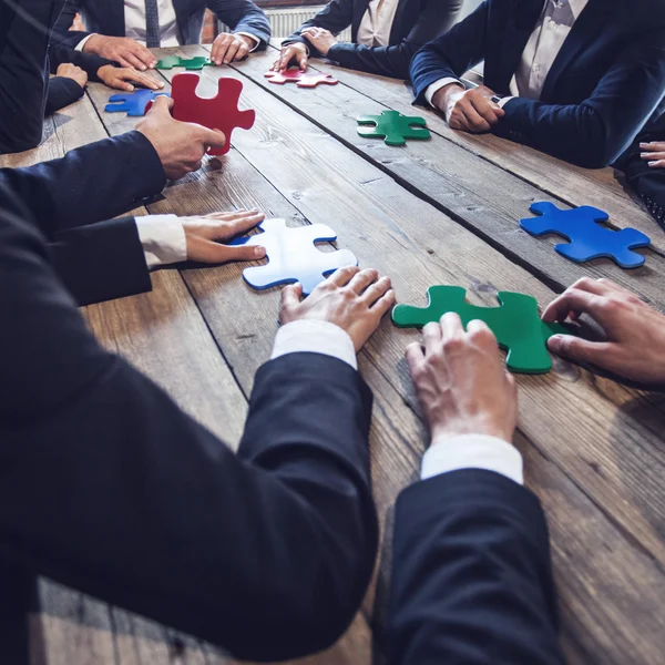 Business people and puzzle — Stock Photo, Image