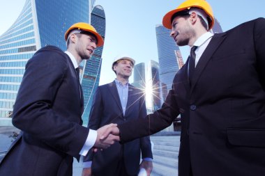 Yatırımcı ve müteahhit el sıkışıyor