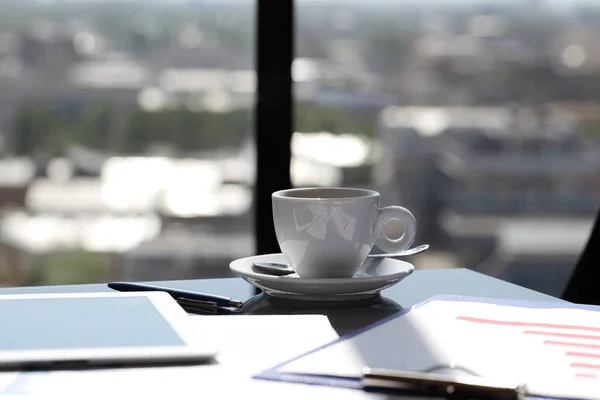 Lugar de trabajo cerca de ventana —  Fotos de Stock