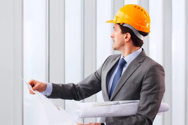 Arquitecto en hardhat — Foto de Stock