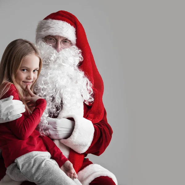 Chica con Santa Claus — Foto de Stock