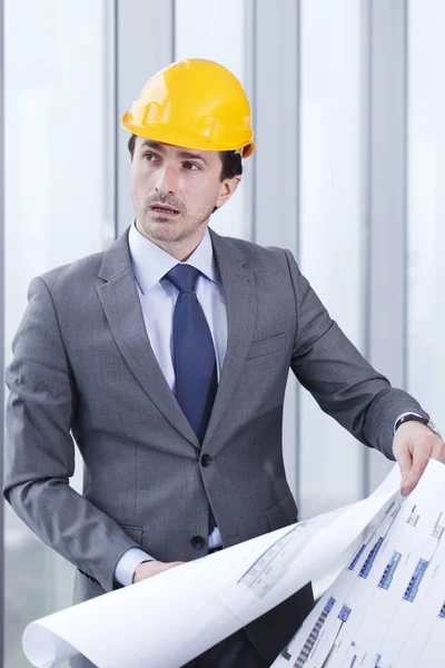 Arkitektor i hardhat — Stockfoto