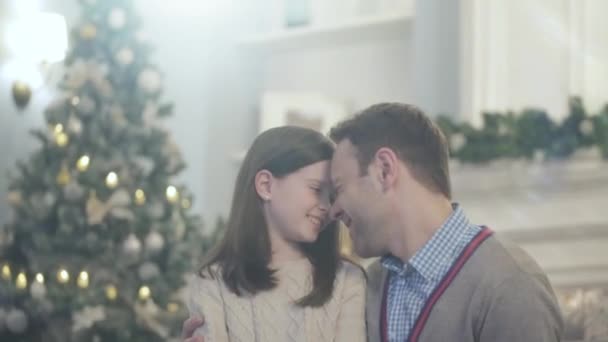 Father and daughter tinder noses — Stock Video