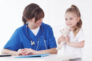 Doktor ve onun küçük hasta