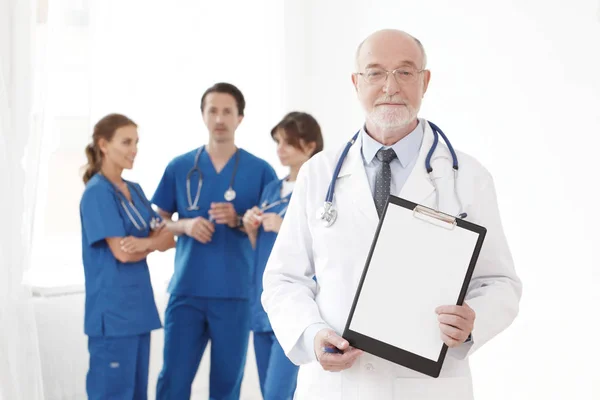 Team av läkare och sjuksköterskor — Stockfoto