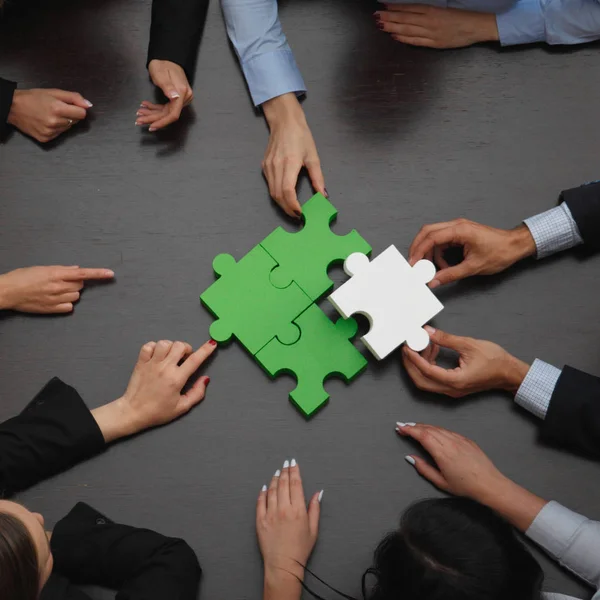 Business people assembling puzzle — Stock Photo, Image