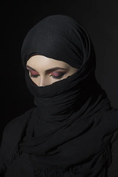 Vrouw in niqab — Stockfoto