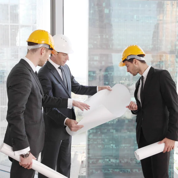 Businessmen and architect team — Stock Photo, Image