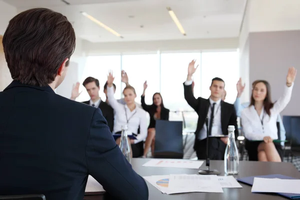 Konferansta konuşmacı