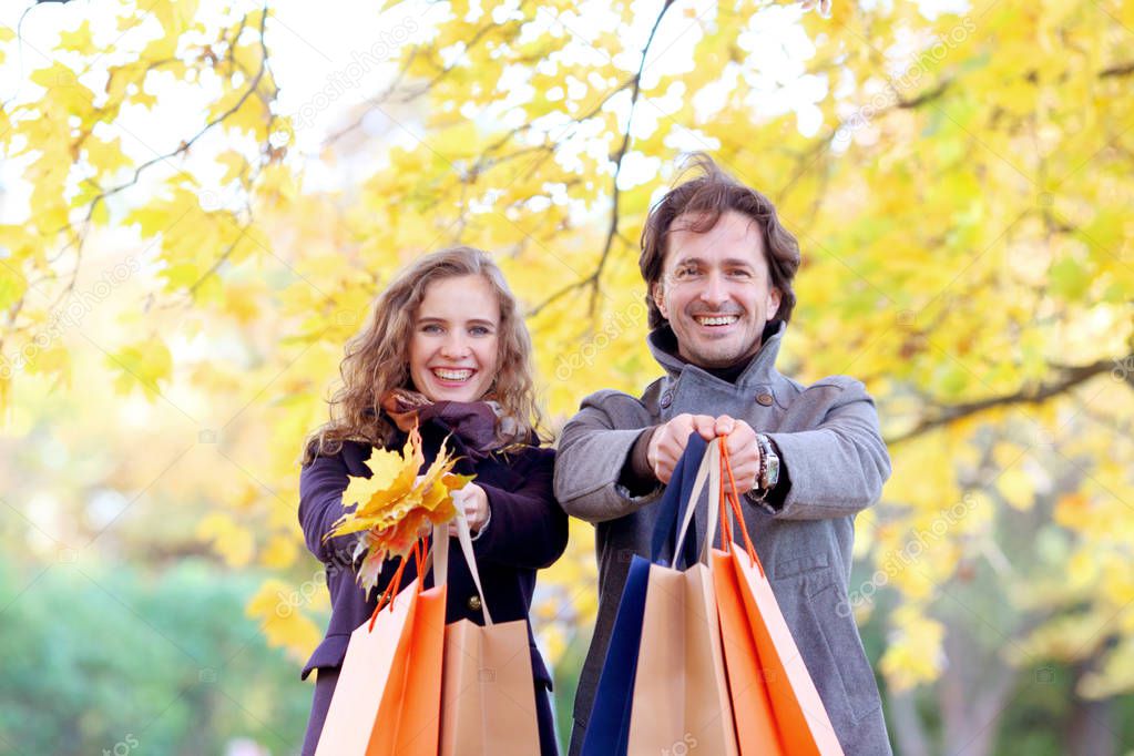 Autumn shopping couple