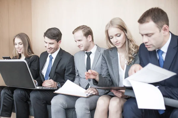 Samenwerking tussen zakenmensen — Stockfoto