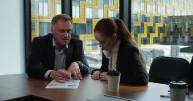 Tablo toplantıda işadamları