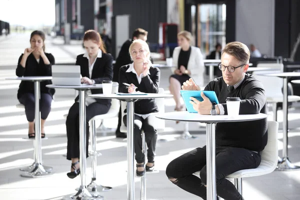 Gens d'affaires dans le café — Photo