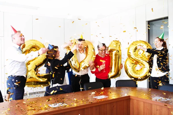 2018 Nieuwjaar kantoor partij — Stockfoto
