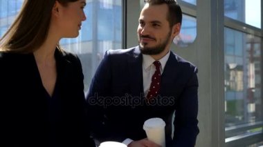 İki iş adamları kahve içmek