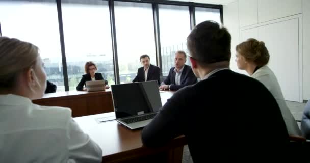 Gente de negocios en reunión corporativa — Vídeo de stock
