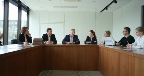 Üzletemberek testületi ülésen — Stock videók