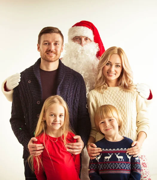 Familia y santa claus — Foto de Stock