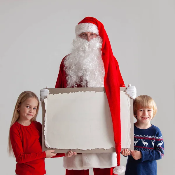Santa Claus y los niños — Foto de Stock