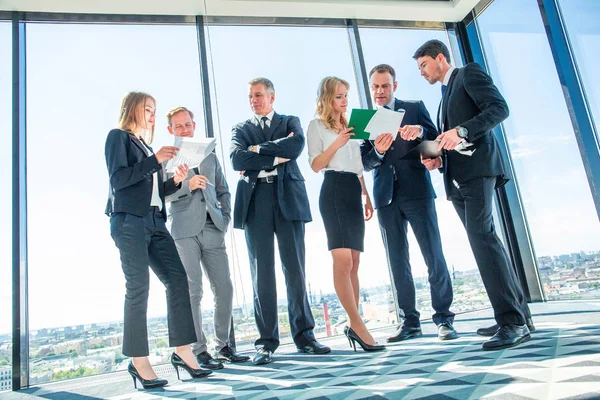 Gente de negocios en oficina panorámica —  Fotos de Stock