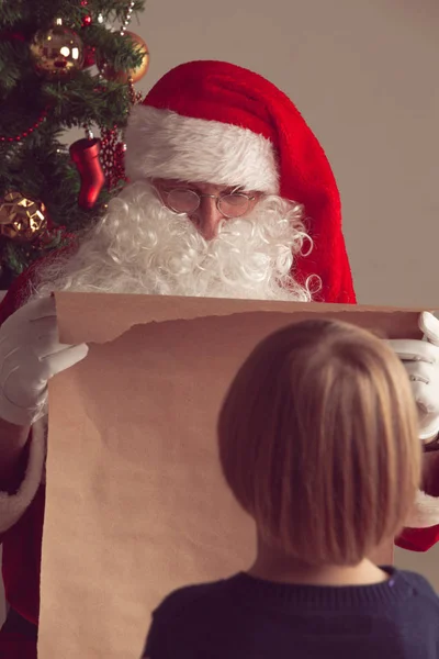 Santa Claus y el niño — Foto de Stock