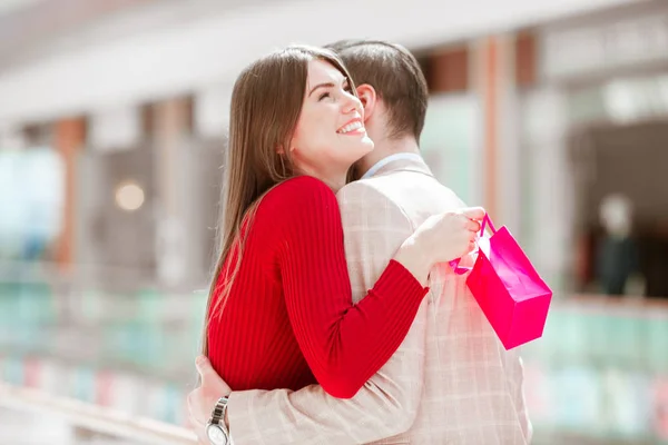 Woman hugging man for gift — Stock Photo, Image