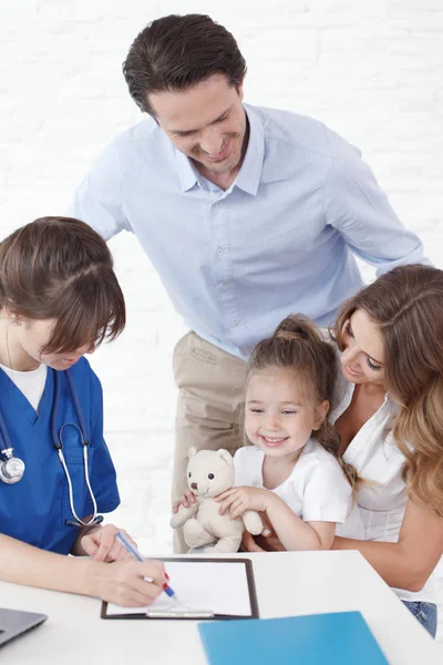 Happy female doctor exam child — Stock Photo, Image