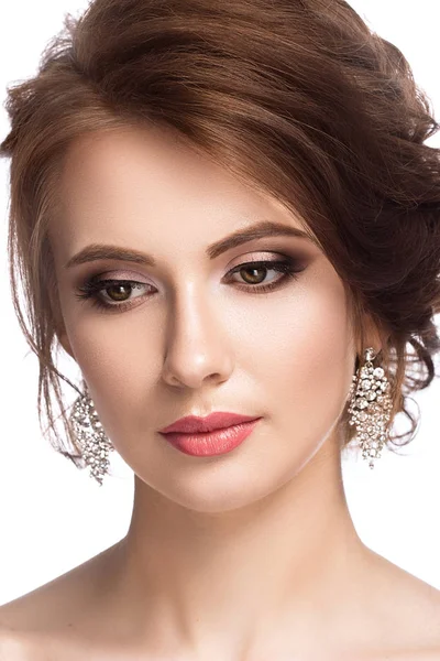 Piękno Portret Piękna Młoda Kobieta Ślub Makijaż Fryzurę Pozowanie Białym — Zdjęcie stockowe
