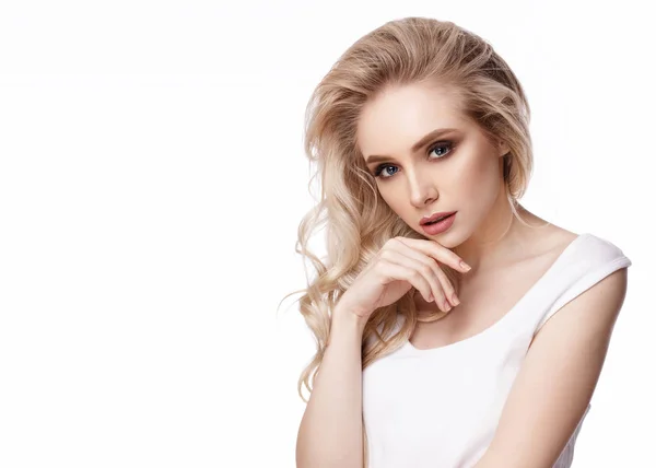 Güzel Sarışın Kadın