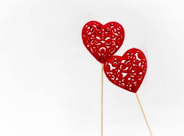 Beyaz arkaplanda 2 kalp