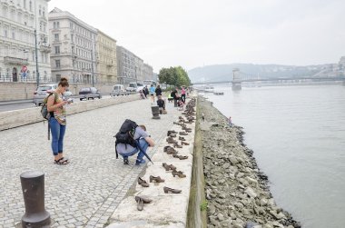 Tuna Promenade - Budapeşte'soykırım kurbanları için bir anıt Ayakkabı