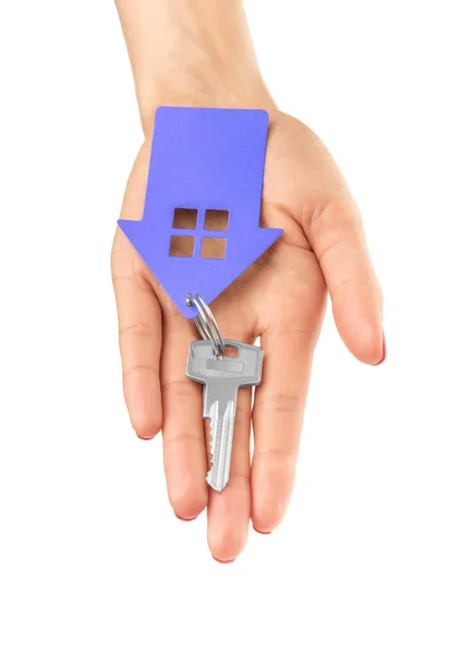 Kézzel tart kulcs ház alakú kulcstartó. — Stock Fotó