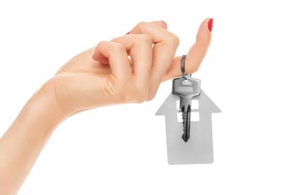 Hand hält Schlüssel mit Schlüsselanhänger in Form eines Hauses. — Stockfoto