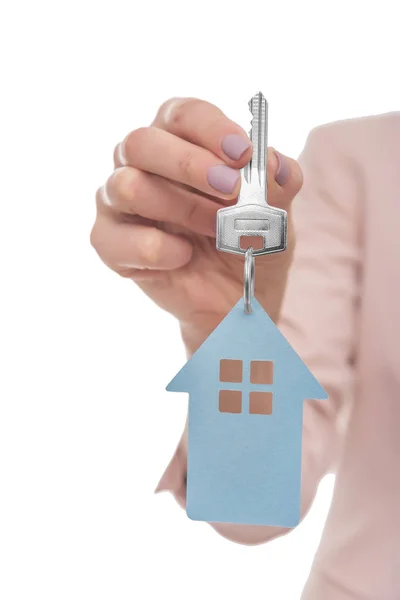 Kulcs-ból egy női kéz a ház. — Stock Fotó
