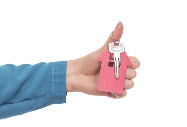 Nyckel från huset i en kvinnlig hand. — Stockfoto