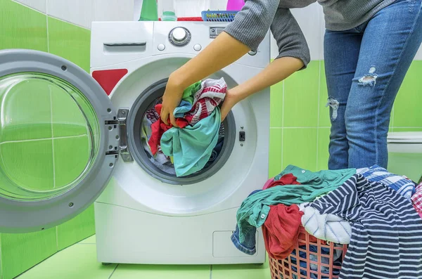 Preparación del ciclo de lavado. — Foto de Stock