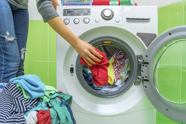 Preparación del ciclo de lavado. — Foto de Stock