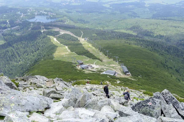 Teleférico que conduce al pico Predne Solisko de las montañas Tatra. Alto Tatras, Eslovaquia — Foto de Stock