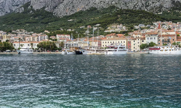 Makarska şehir Hırvatistan bağlantı noktası quay.
