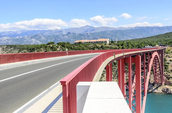 Röda bron Maslenica, Kroatien. — Stockfoto