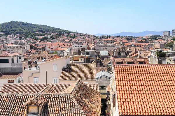 Eski şehirde evlerin çatıları.