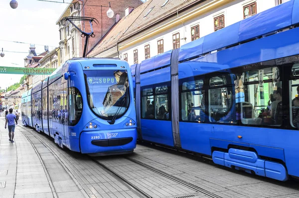Zagreb, Hırvatistan'ın şehir sokakta tramvay.