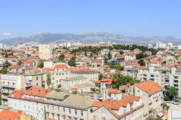 Split, Hırvatistan'daki evlerin çatıları.