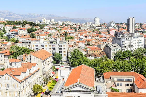 Split, Hırvatistan'daki evlerin çatıları.